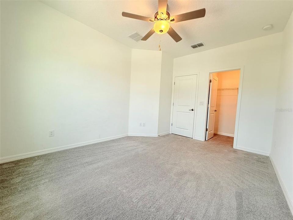 合同活跃: $2,000 (3 贝兹, 2 浴室, 1760 平方英尺)