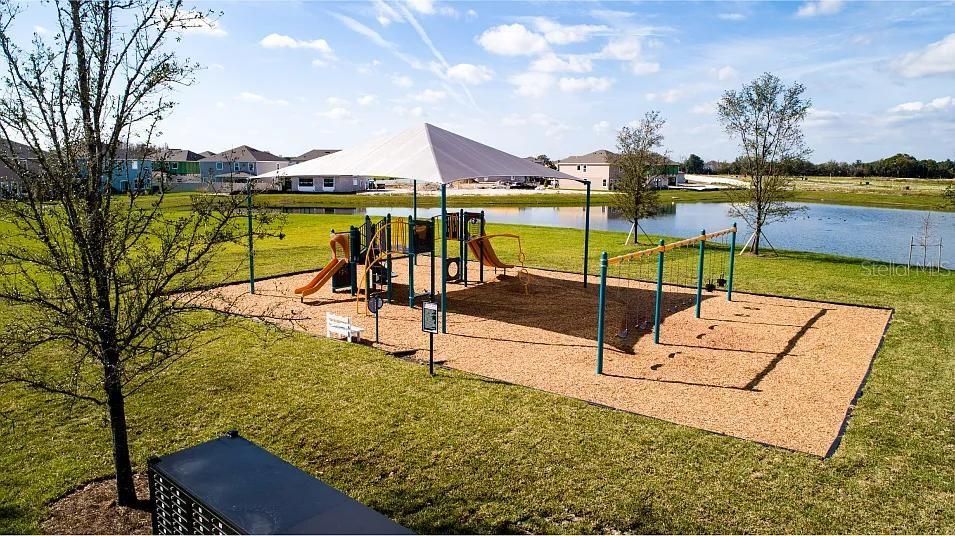 合同活跃: $2,000 (3 贝兹, 2 浴室, 1760 平方英尺)