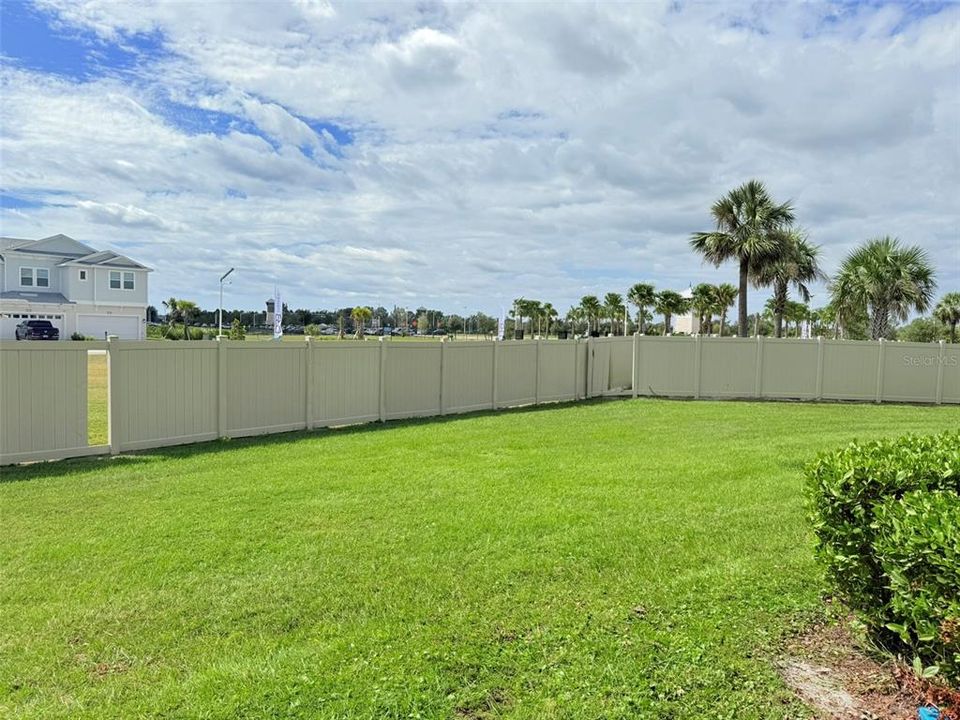 合同活跃: $2,000 (3 贝兹, 2 浴室, 1760 平方英尺)