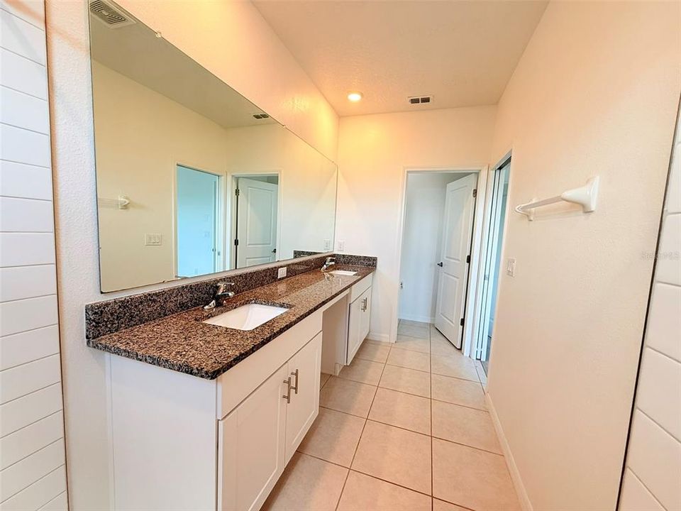 合同活跃: $2,000 (3 贝兹, 2 浴室, 1760 平方英尺)