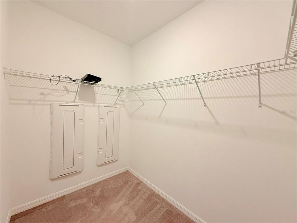 合同活跃: $2,000 (3 贝兹, 2 浴室, 1760 平方英尺)