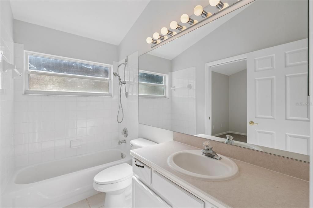 Activo con contrato: $425,000 (4 camas, 3 baños, 1760 Pies cuadrados)