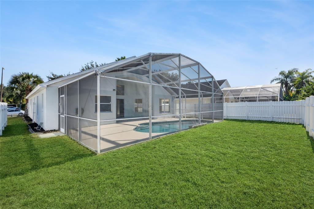 Activo con contrato: $425,000 (4 camas, 3 baños, 1760 Pies cuadrados)