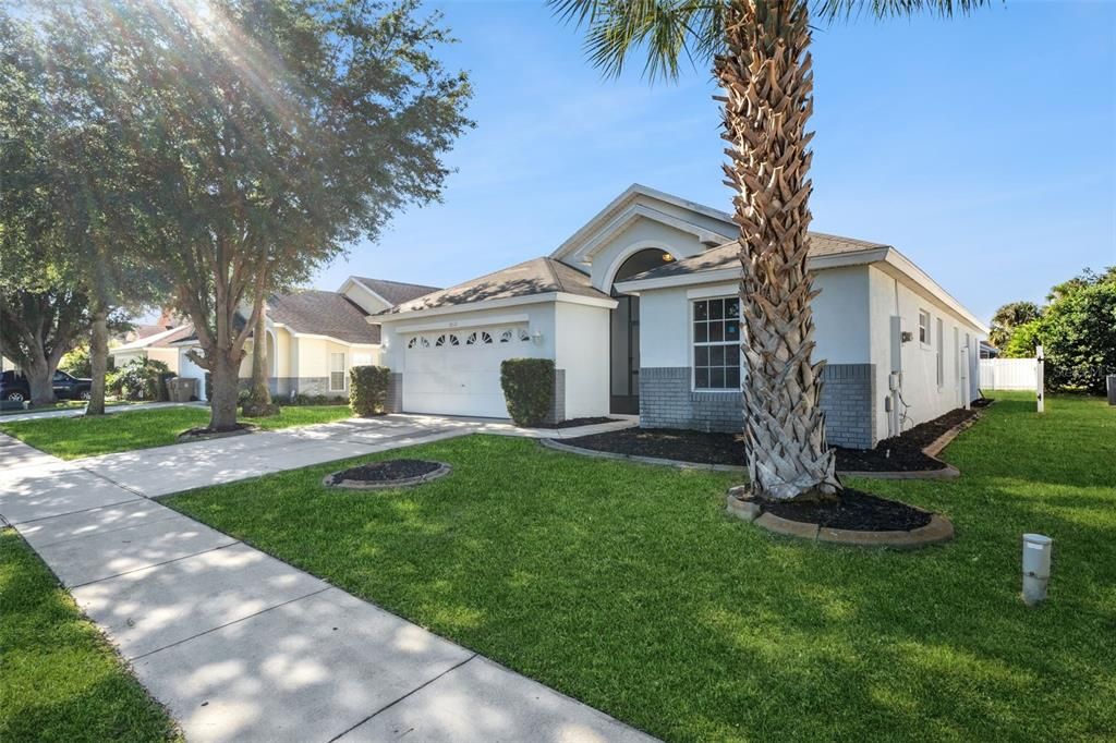 Activo con contrato: $425,000 (4 camas, 3 baños, 1760 Pies cuadrados)