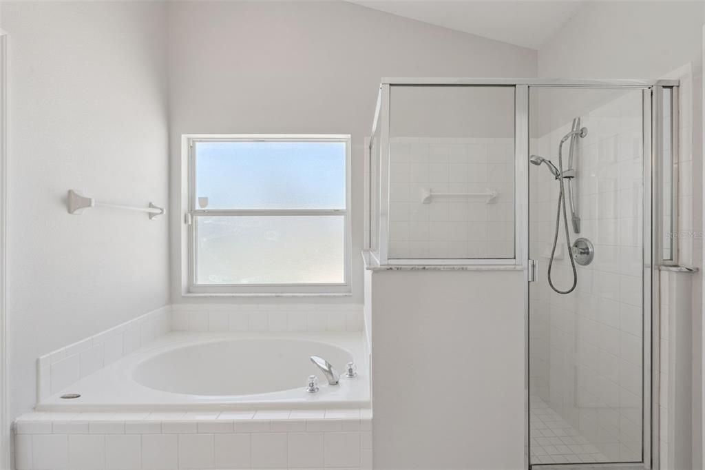 Activo con contrato: $425,000 (4 camas, 3 baños, 1760 Pies cuadrados)