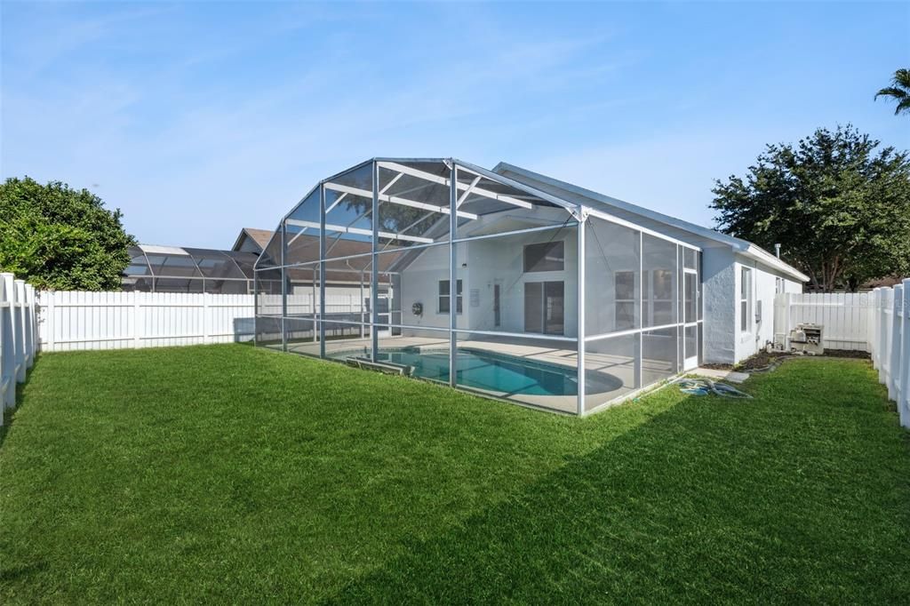 Activo con contrato: $425,000 (4 camas, 3 baños, 1760 Pies cuadrados)