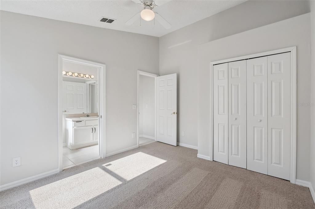 Activo con contrato: $425,000 (4 camas, 3 baños, 1760 Pies cuadrados)