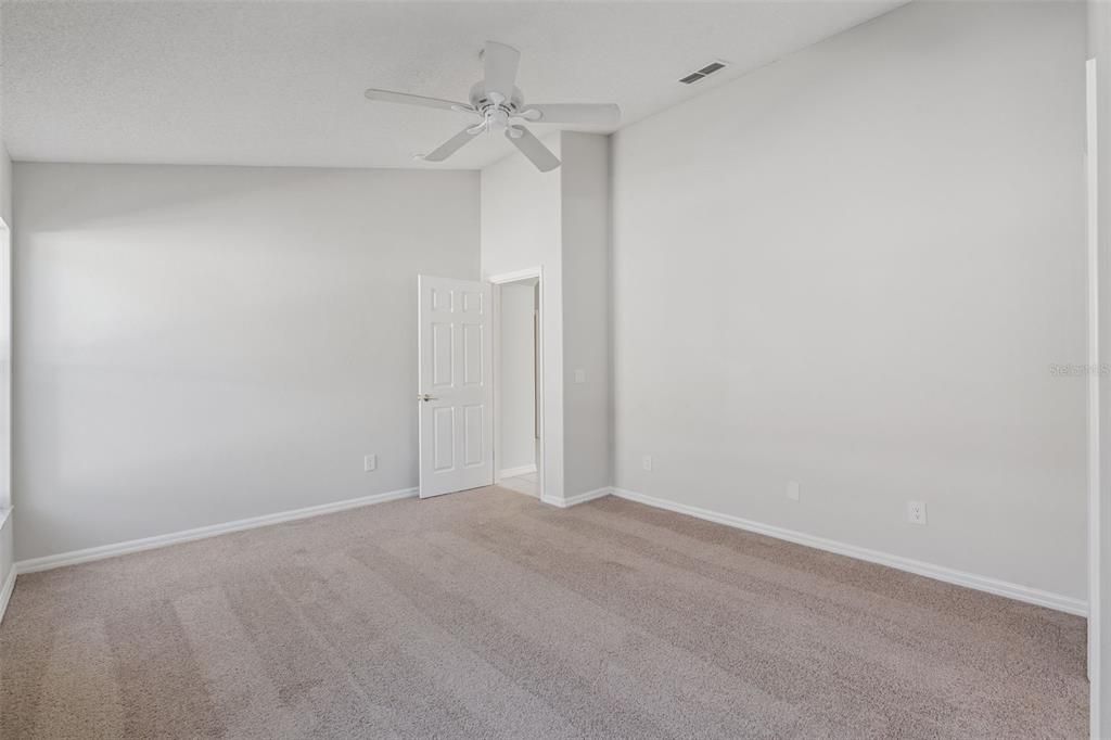 Activo con contrato: $425,000 (4 camas, 3 baños, 1760 Pies cuadrados)