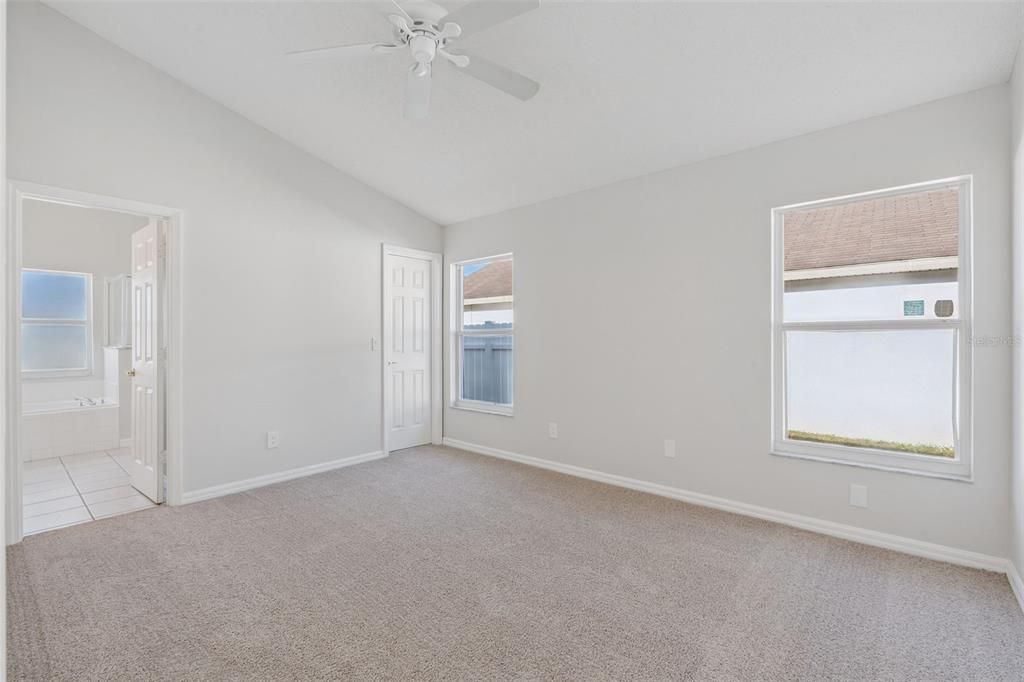 Activo con contrato: $425,000 (4 camas, 3 baños, 1760 Pies cuadrados)