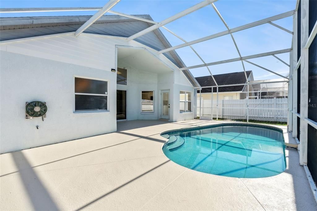 Activo con contrato: $425,000 (4 camas, 3 baños, 1760 Pies cuadrados)