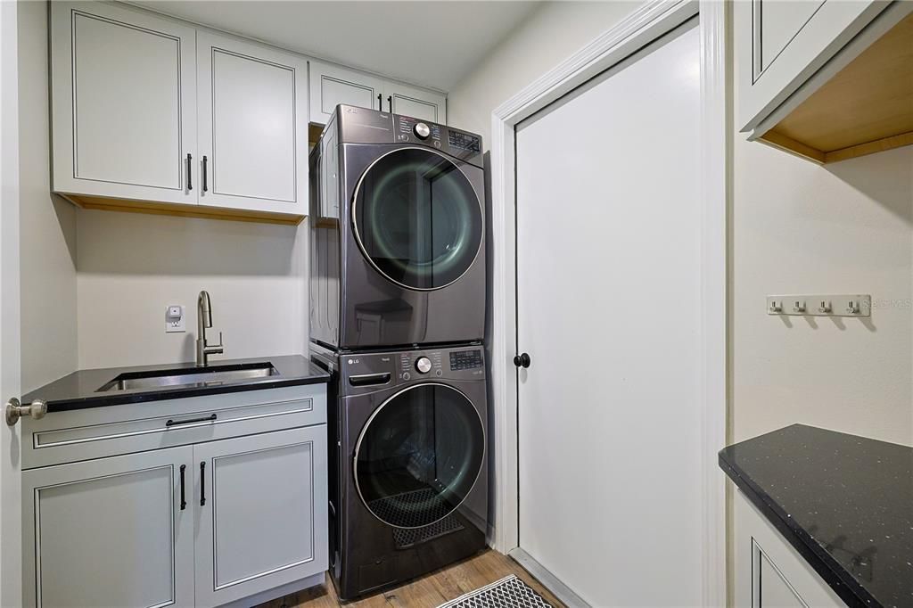 For Sale: $410,000 (3 beds, 2 baths, 1920 Square Feet)