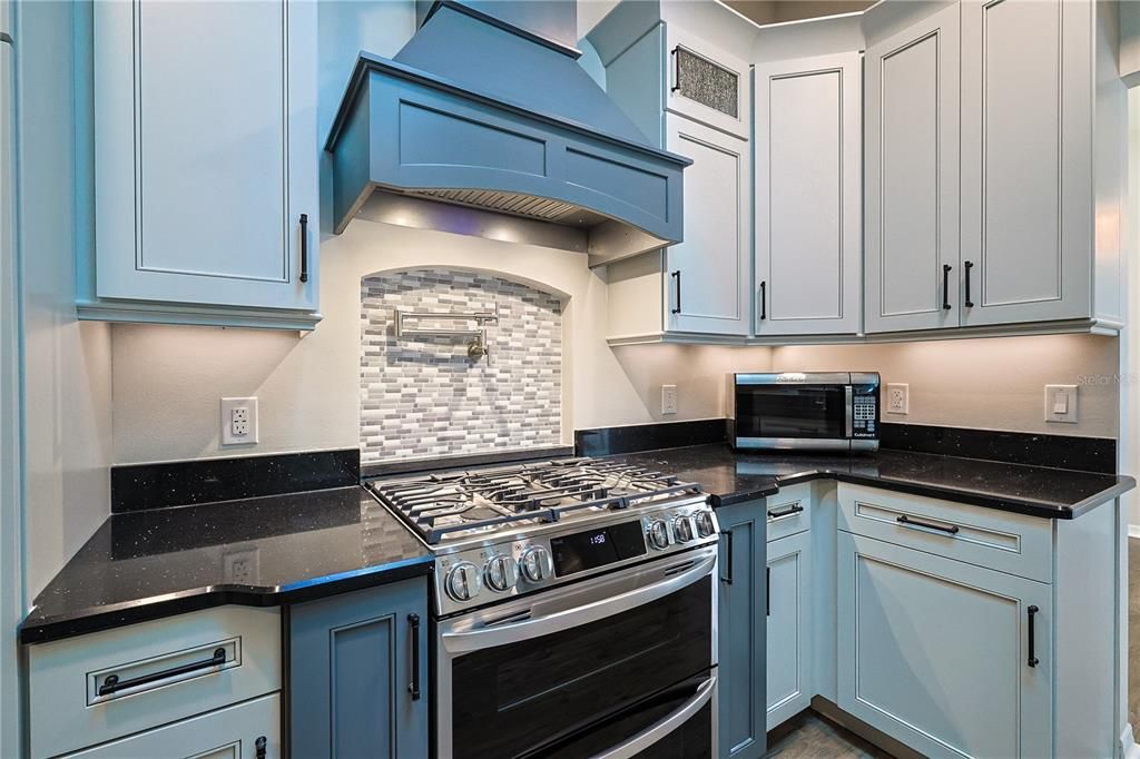 For Sale: $410,000 (3 beds, 2 baths, 1920 Square Feet)