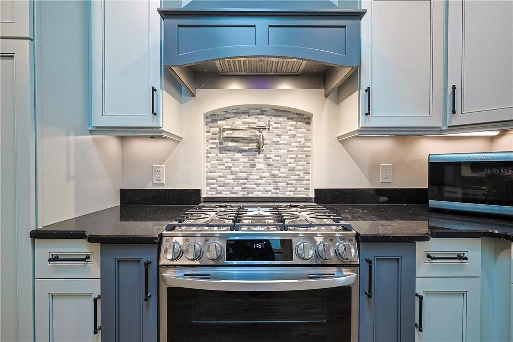 For Sale: $410,000 (3 beds, 2 baths, 1920 Square Feet)