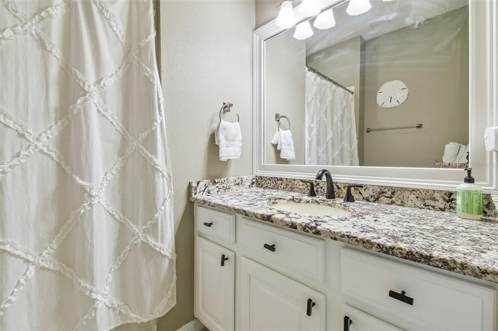 Под контрактом: $755,000 (3 спален, 2 ванн, 2078 Квадратных фут)