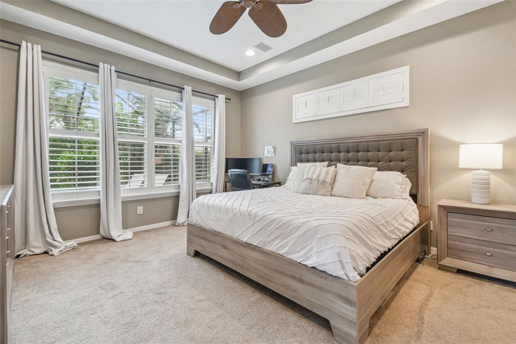 Под контрактом: $755,000 (3 спален, 2 ванн, 2078 Квадратных фут)