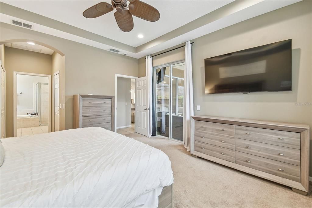 Под контрактом: $755,000 (3 спален, 2 ванн, 2078 Квадратных фут)