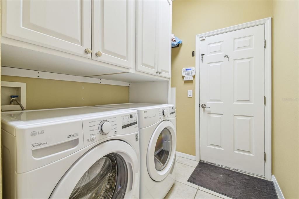 Под контрактом: $755,000 (3 спален, 2 ванн, 2078 Квадратных фут)