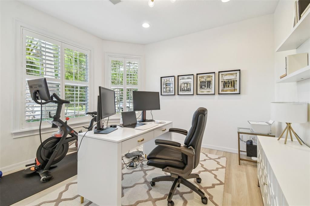 Под контрактом: $755,000 (3 спален, 2 ванн, 2078 Квадратных фут)