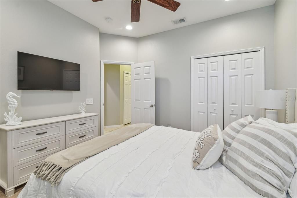 Под контрактом: $755,000 (3 спален, 2 ванн, 2078 Квадратных фут)