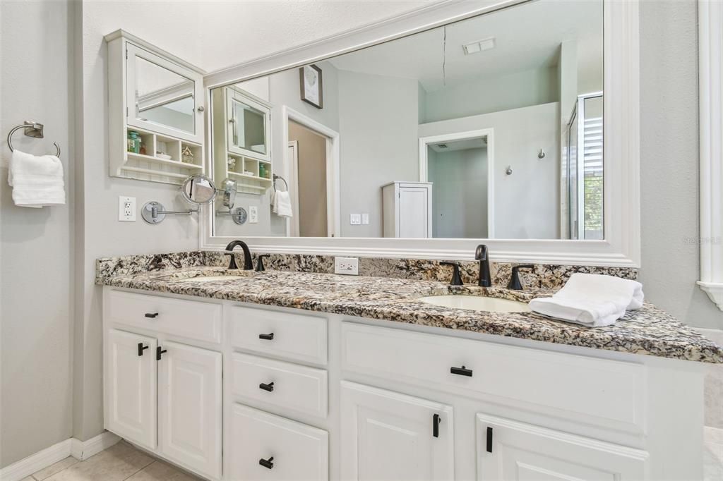 Под контрактом: $755,000 (3 спален, 2 ванн, 2078 Квадратных фут)