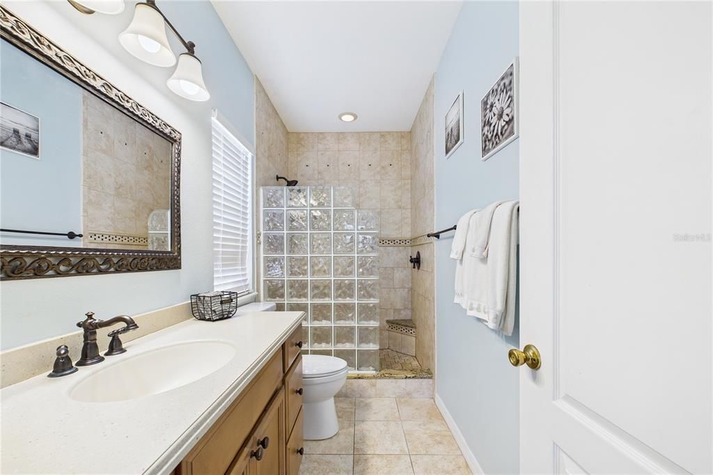 En Venta: $360,000 (2 camas, 2 baños, 1344 Pies cuadrados)