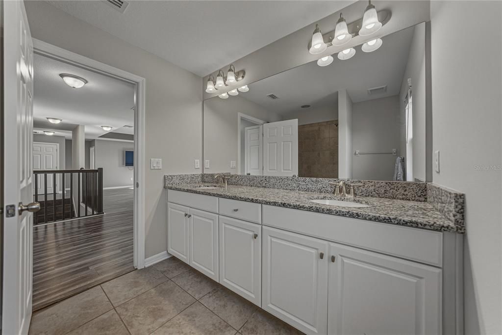 For Sale: $599,000 (5 beds, 3 baths, 3292 Square Feet)