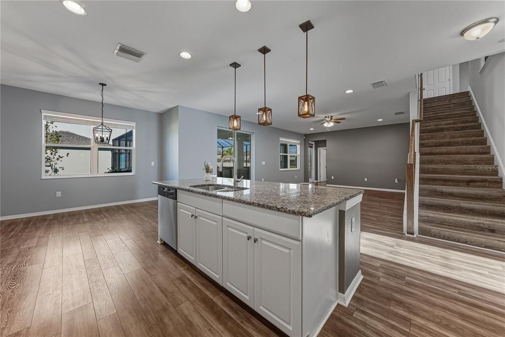 For Sale: $599,000 (5 beds, 3 baths, 3292 Square Feet)