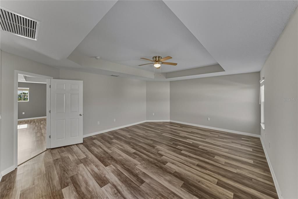 For Sale: $599,000 (5 beds, 3 baths, 3292 Square Feet)