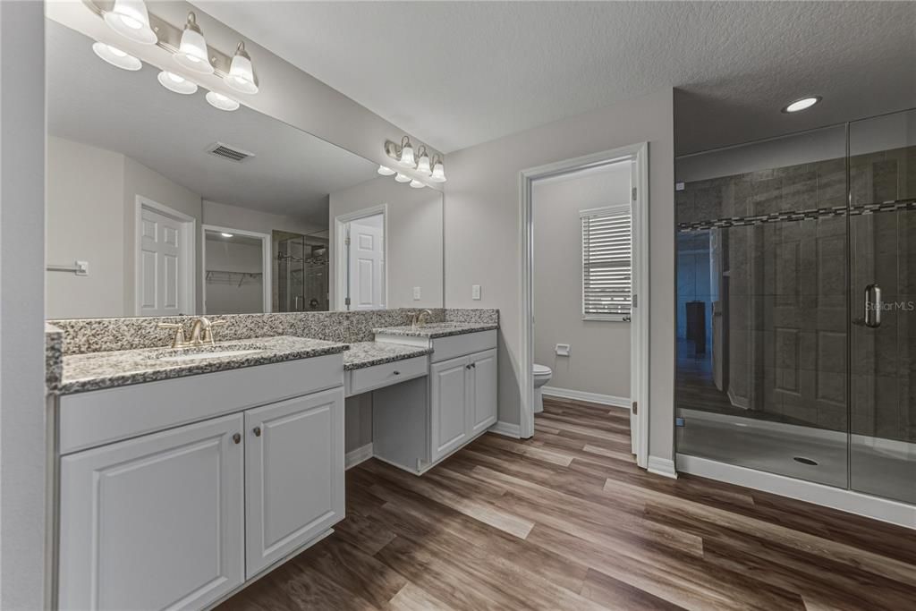 For Sale: $599,000 (5 beds, 3 baths, 3292 Square Feet)