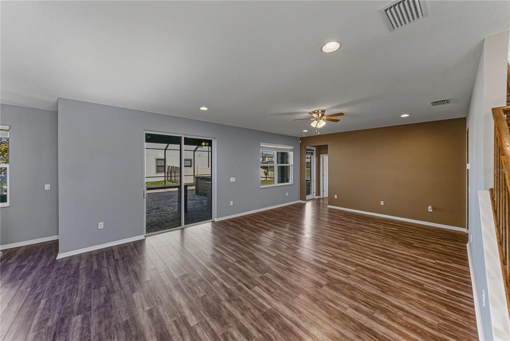 For Sale: $599,000 (5 beds, 3 baths, 3292 Square Feet)