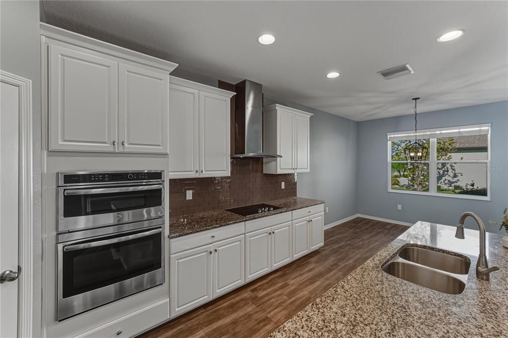 For Sale: $599,000 (5 beds, 3 baths, 3292 Square Feet)