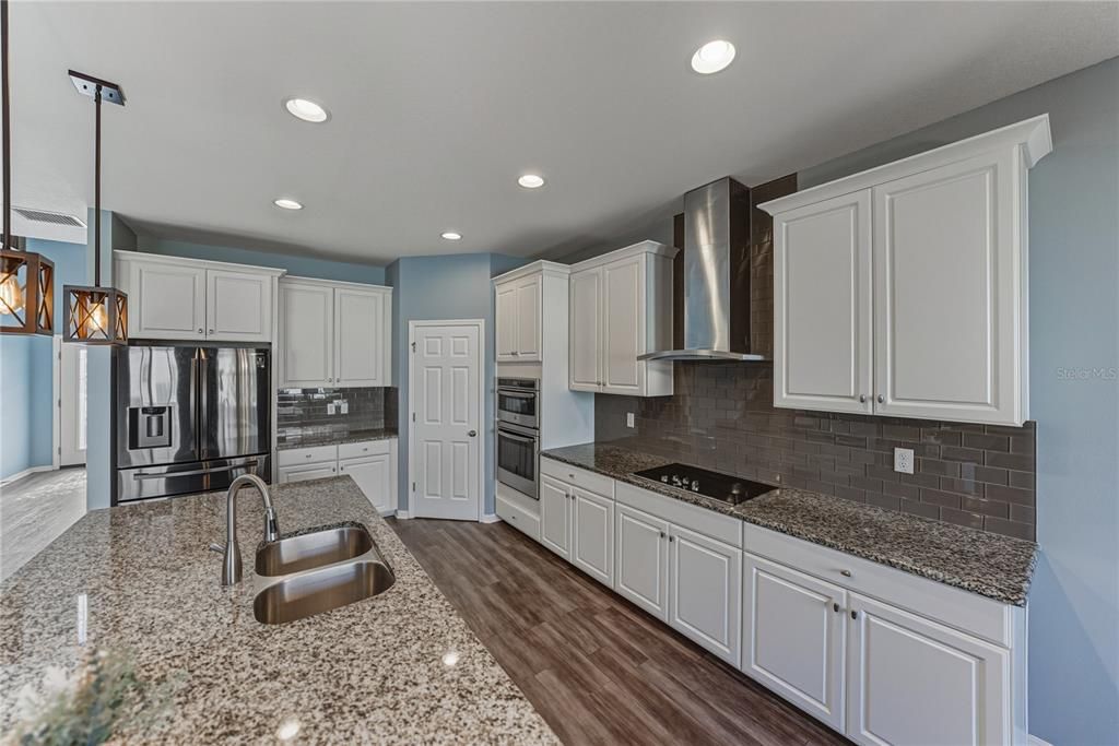 For Sale: $599,000 (5 beds, 3 baths, 3292 Square Feet)