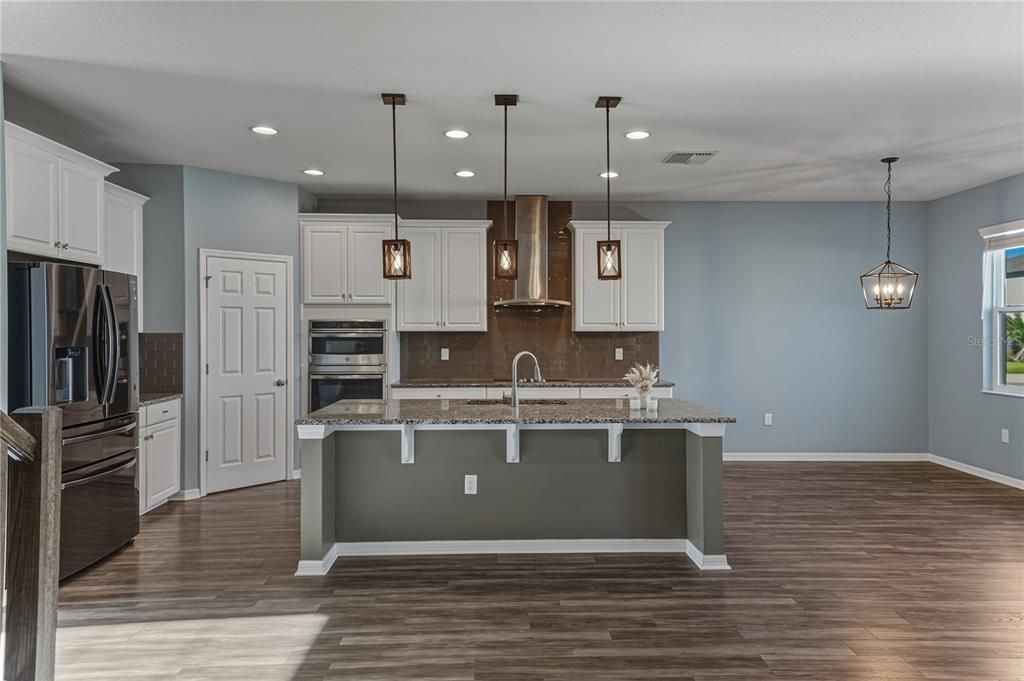 For Sale: $599,000 (5 beds, 3 baths, 3292 Square Feet)