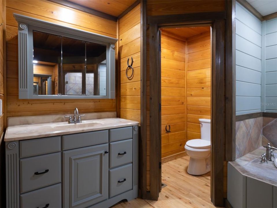 For Sale: $2,495,000 (3 beds, 3 baths, 2570 Square Feet)