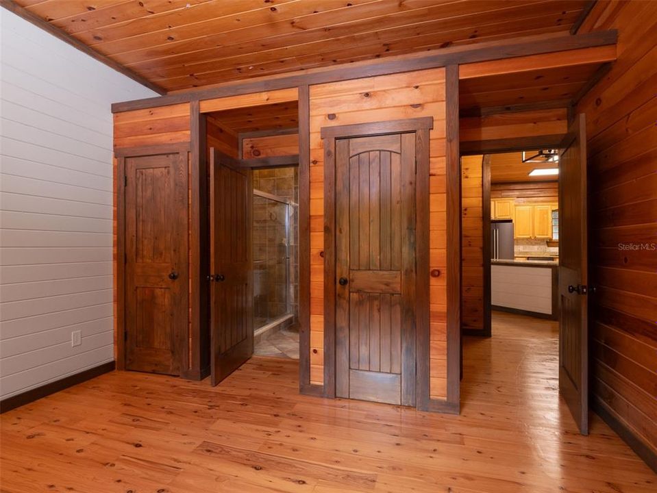 For Sale: $2,495,000 (3 beds, 3 baths, 2570 Square Feet)