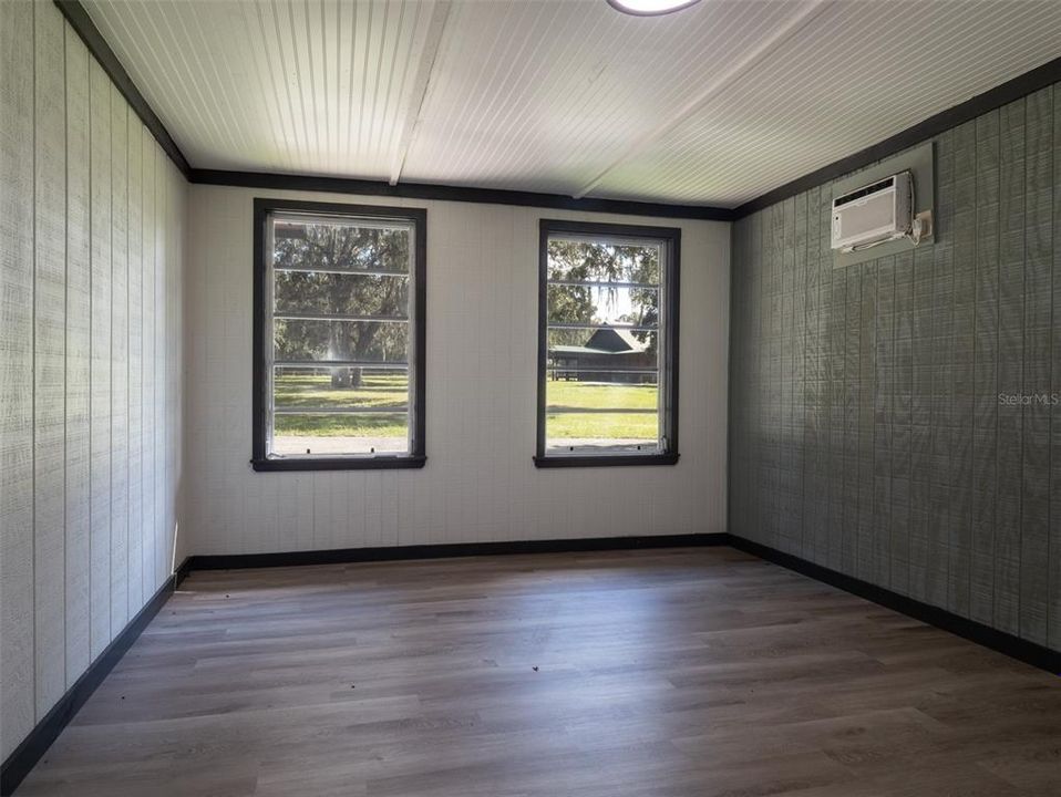 For Sale: $2,495,000 (3 beds, 3 baths, 2570 Square Feet)