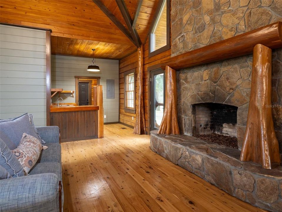 For Sale: $2,495,000 (3 beds, 3 baths, 2570 Square Feet)