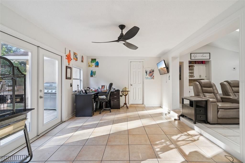 En Venta: $475,000 (4 camas, 2 baños, 2222 Pies cuadrados)