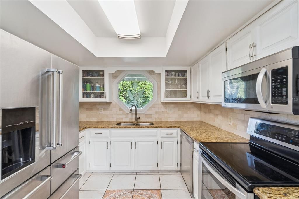 En Venta: $475,000 (4 camas, 2 baños, 2222 Pies cuadrados)