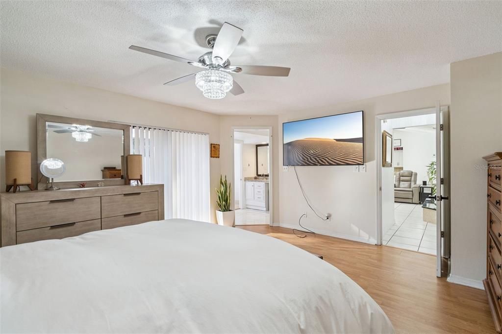 En Venta: $475,000 (4 camas, 2 baños, 2222 Pies cuadrados)