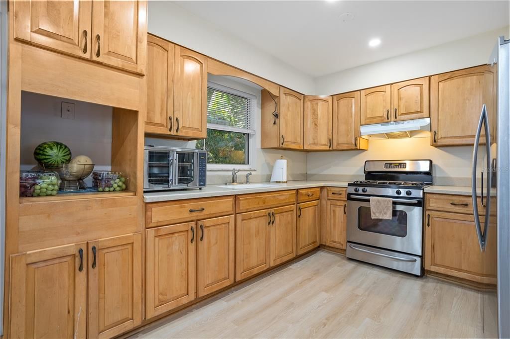 Activo con contrato: $160,000 (3 camas, 1 baños, 1098 Pies cuadrados)