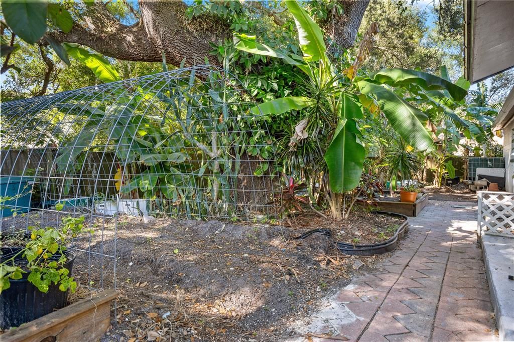 Activo con contrato: $160,000 (3 camas, 1 baños, 1098 Pies cuadrados)