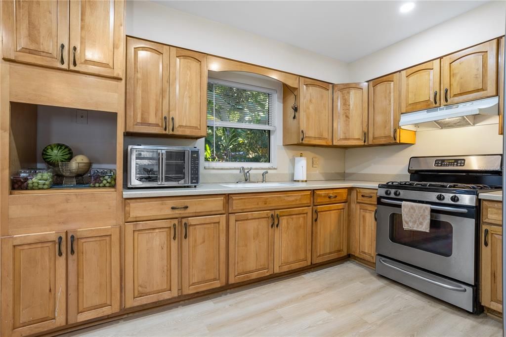 Activo con contrato: $160,000 (3 camas, 1 baños, 1098 Pies cuadrados)