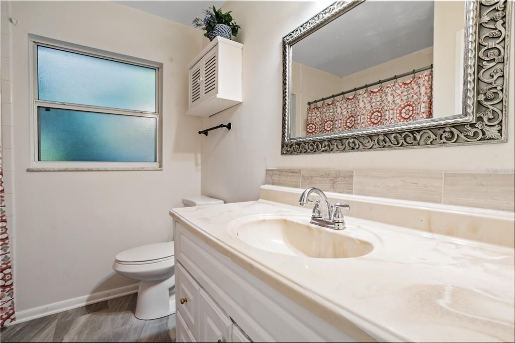 Activo con contrato: $160,000 (3 camas, 1 baños, 1098 Pies cuadrados)