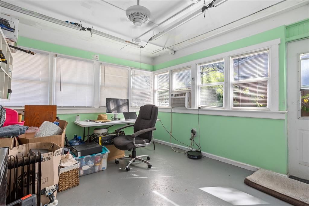 Activo con contrato: $160,000 (3 camas, 1 baños, 1098 Pies cuadrados)