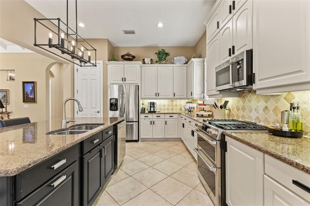 For Sale: $629,000 (3 beds, 3 baths, 2507 Square Feet)