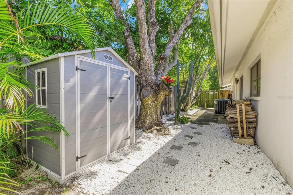 Active With Contract: $649,000 (3 beds, 2 baths, 2421 Square Feet)