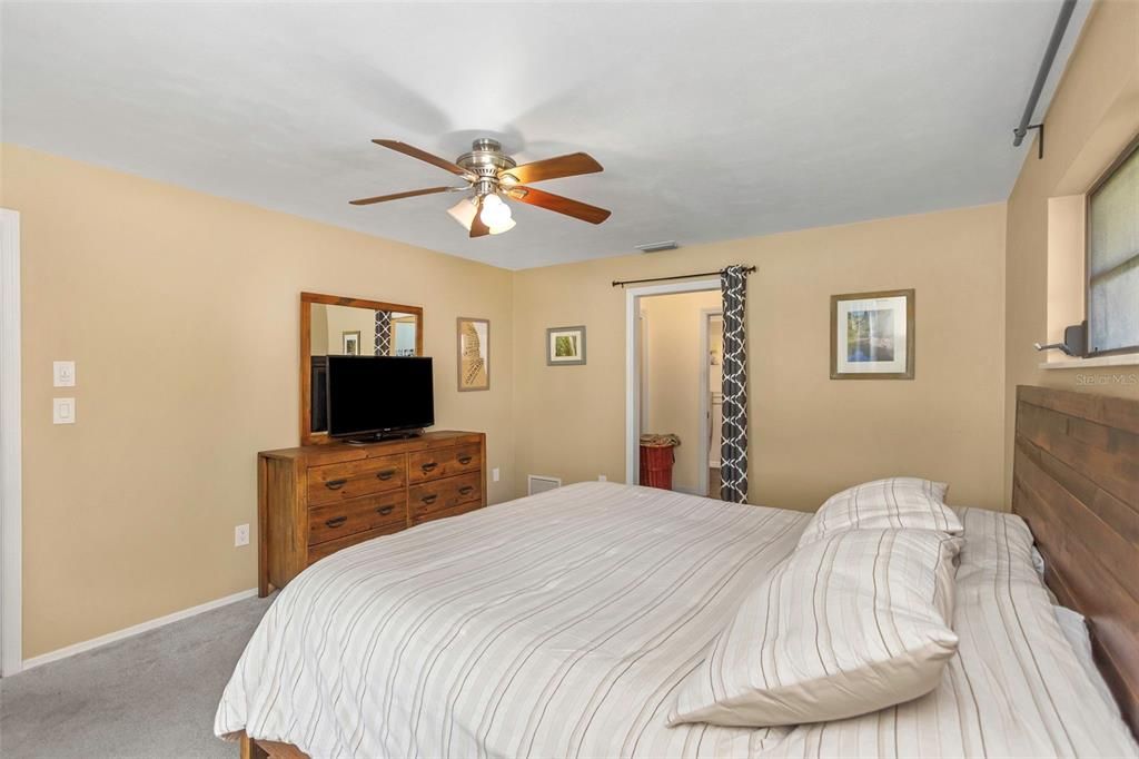 Active With Contract: $649,000 (3 beds, 2 baths, 2421 Square Feet)