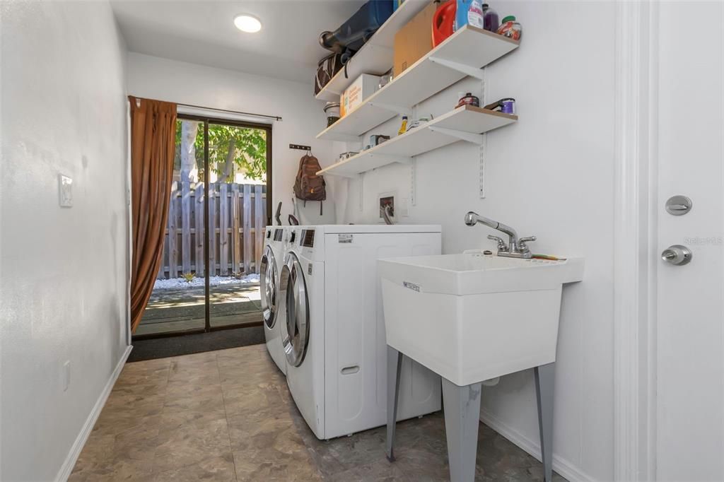 Active With Contract: $649,000 (3 beds, 2 baths, 2421 Square Feet)