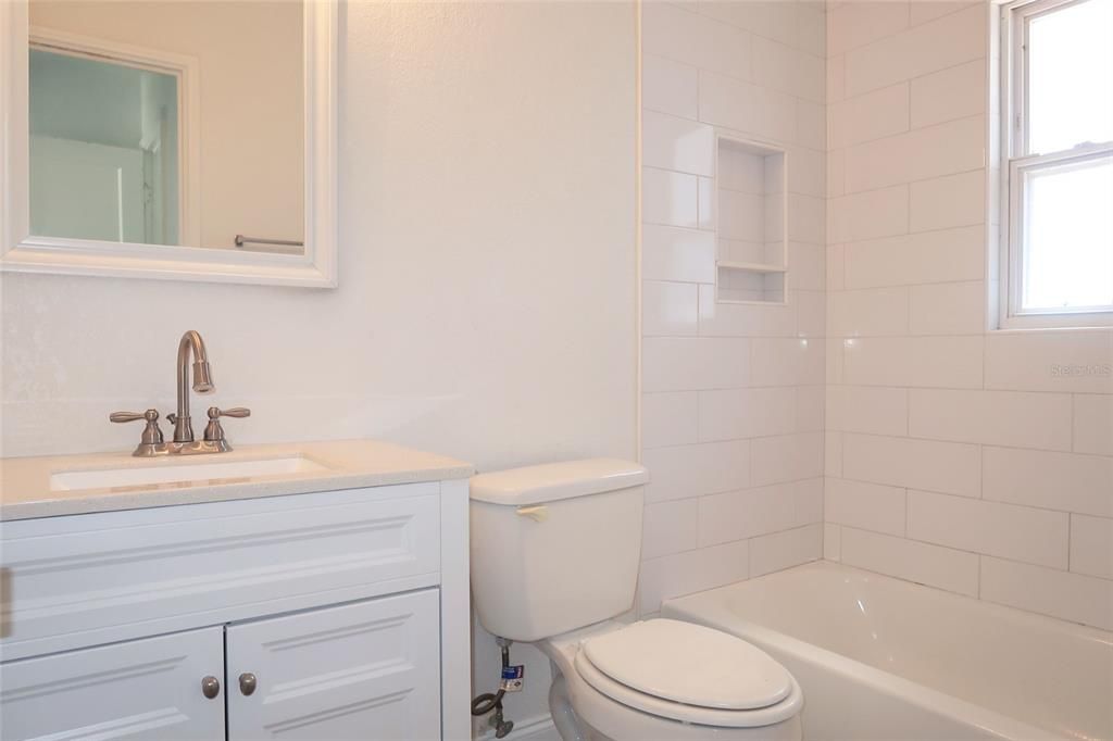 出租: $1,895 (2 贝兹, 1 浴室, 759 平方英尺)